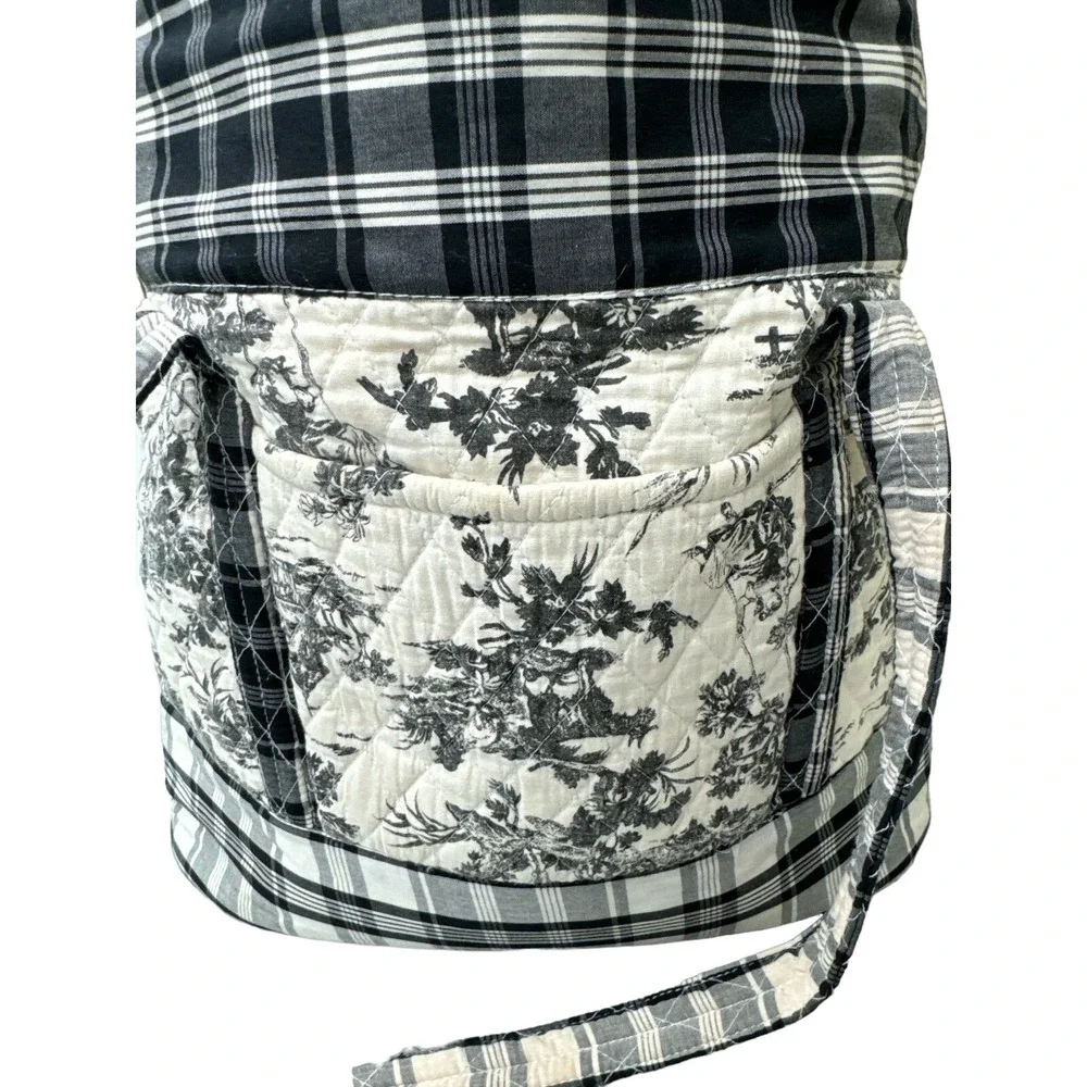 Vera Bradley Style Large Black, Gray and‎ White Tote Bag